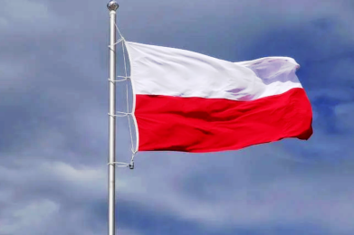 Świąteczne dni z biało-czerwonymi flagami